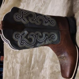 Like new women's Ariat boots.